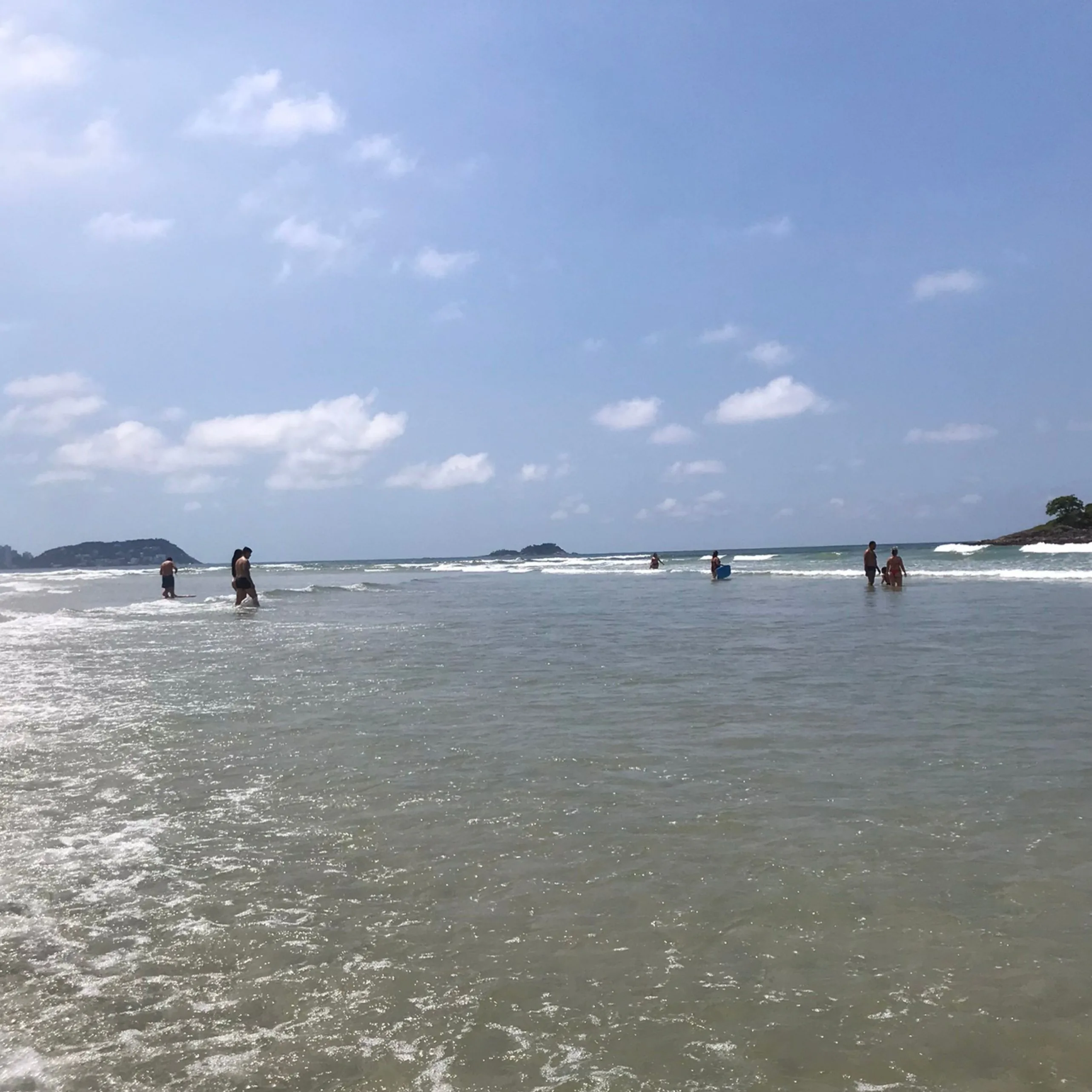 Céu limpo e mar calmo em Pitangueiras